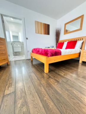 Luxury 2Bed Reading-Contractors&Relocators